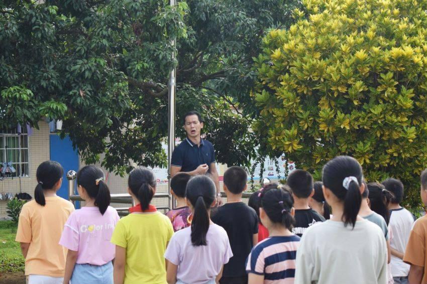找一部日本动漫，女主是一名盗贼，要偷东西的时候会去一座教堂找修女变身，偷到的东西会归还给物品原来的